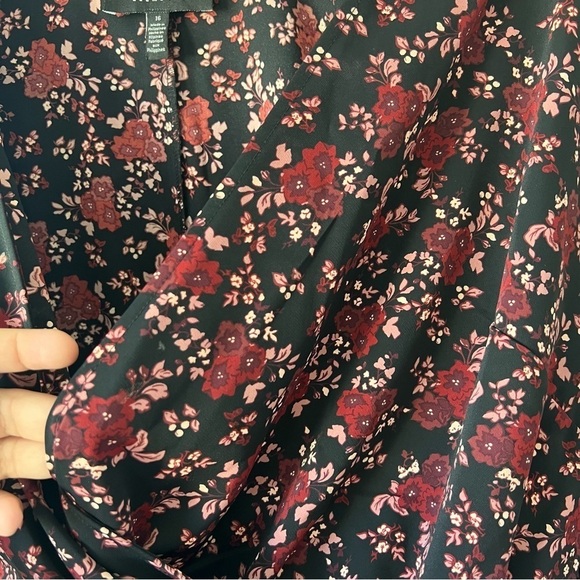 Eloquii Elements Black Burgundy Floral Long Sleeve V Neck Peplum Top- Size 16 - Picture 10 of 11